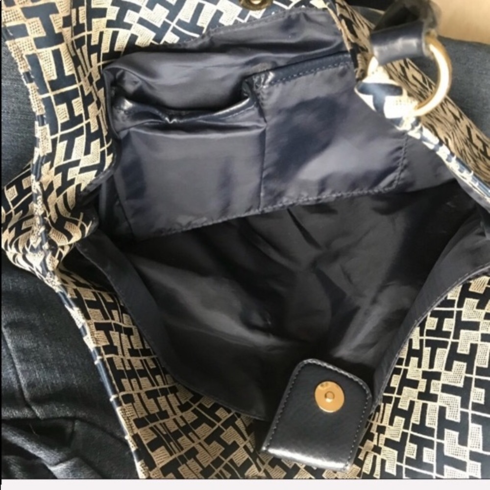 Tommy Hilfiger Navy Shoulder Bag Gold Hard… - Picture 3 of 9